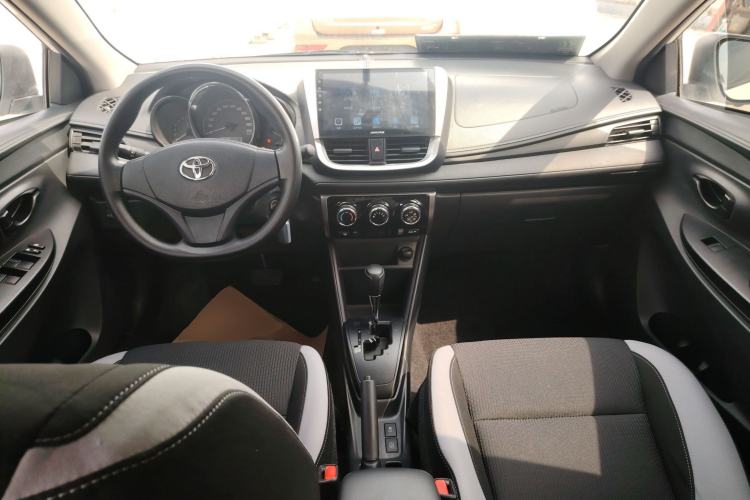 Used Toyota YARiS L Zhi Xuan 2020 1.5L CVT Leading Edition Center Console