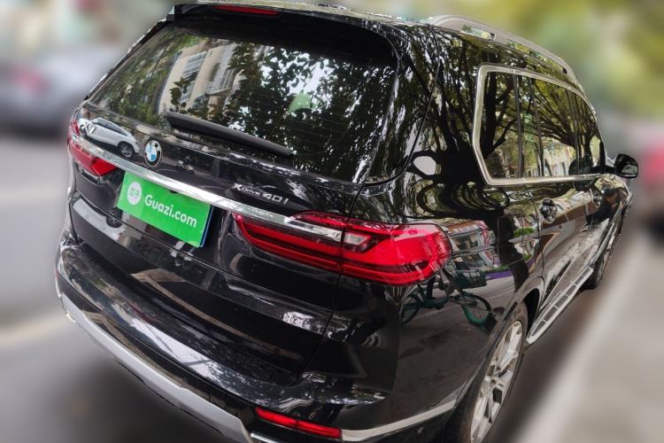 Used BMW X7 2019 xDrive40i Luxury Package with Leading Features Rear Right 45 Deg