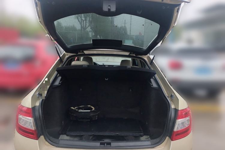 Used Skoda Octavia 2015 1.6L Manual Yijie Edition Trunk