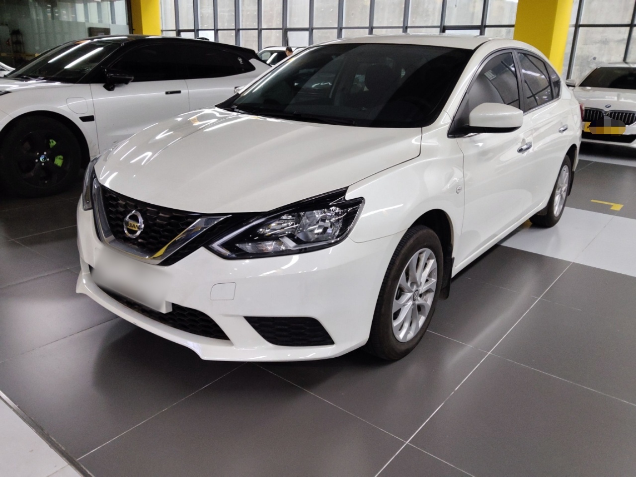 Под передней частью автомобиля