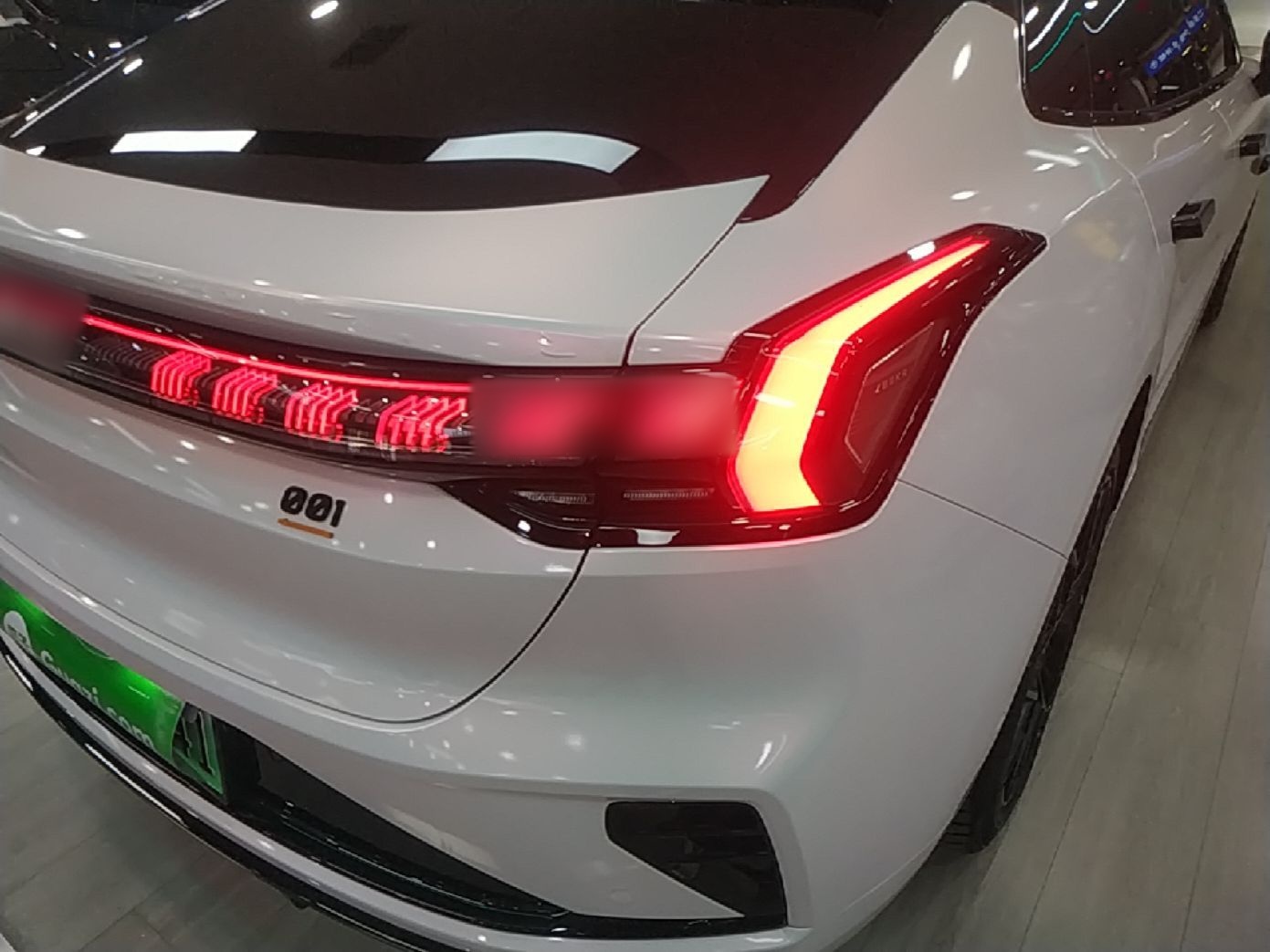 Zeekr 001 2026 95° All-Wheel-Drive Max Edition — снимка 9