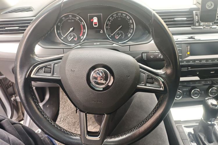 Used Skoda Superb 2016 TSI330 DSG Innovation Edition
