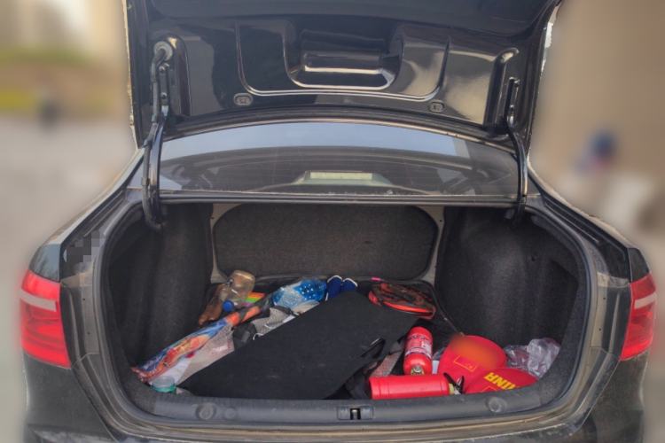 Used Volkswagen Lavida 2013 Revised Classic 1.6L Manual Fashion Edition Trunk