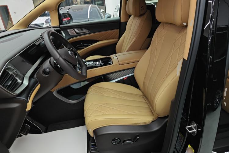 Used Denza D9 2025 DM-i Intelligent Drive 1020 Four-Wheel Drive Flagship Model