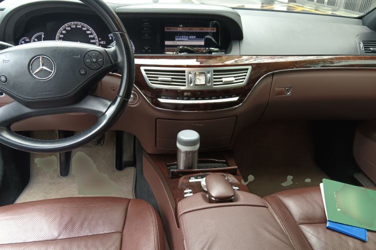 Used Mercedes-Benz S-Class 2011 S 350 L CGI Center Console