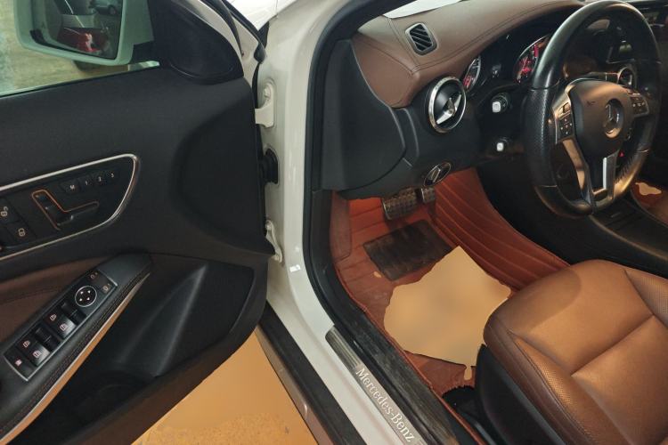 Used Mercedes-Benz GLA 2015 GLA 260 4MATIC Driver Seat