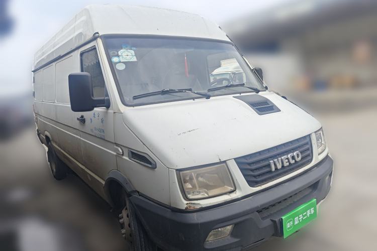 Used Iveco Daily 2017 2.8T V35 Cargo Van Mid-Roof 3/6 Seats 43S5
