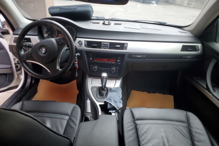 Used BMW 3 Series 2011 320i Coupe Center Console
