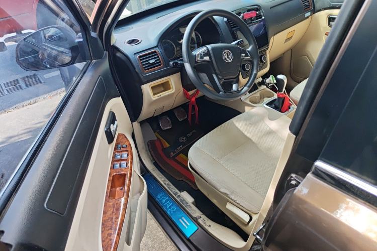 Used Dongfeng Fengon 330 2014 1.5L Manual Utility Version DK15 Driver Seat