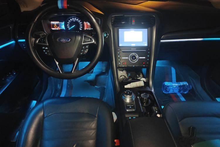 Used Ford Mondeo 2018 EcoBoost 200 Luxury Model Center Console