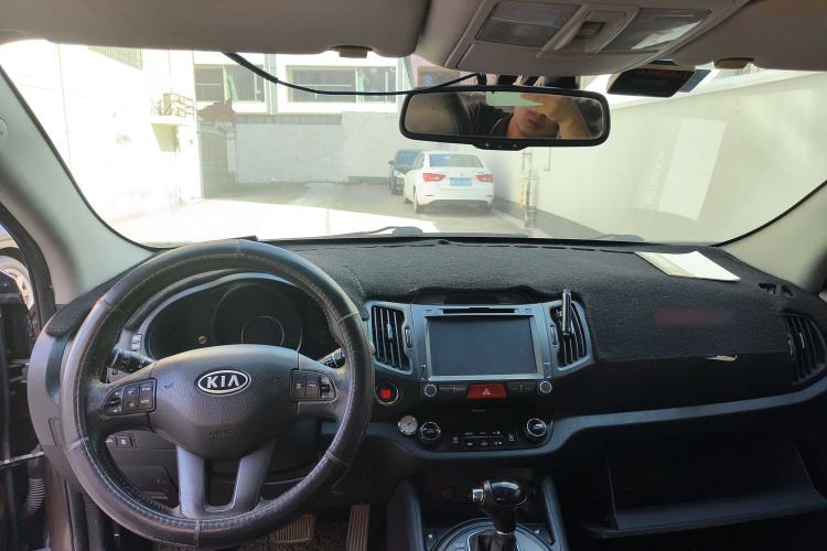 Used Kia Sportage R 2011 2.4L Automatic 4x4 Premium Edition Center Console