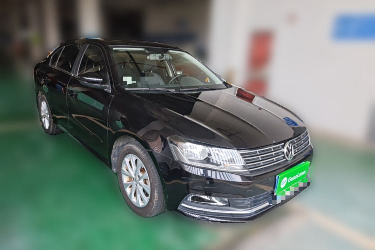 Used Volkswagen Lavida 2015 1.6L Automatic Comfort Edition Front Right 45 Deg