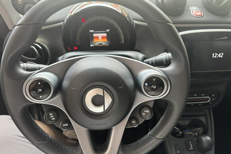 Used smart fortwo 2019 0.9T 66kW Hardtop Pioneer Edition China VI
