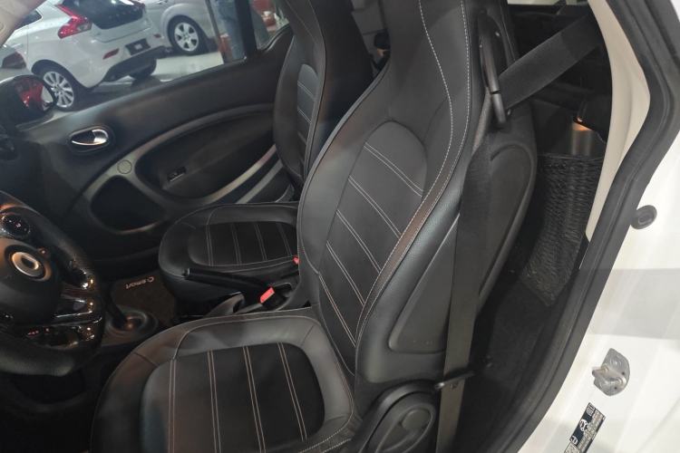 Used smart fortwo 2019 0.9T 66kW Hardtop Pioneer Edition China VI Left Rear Seat