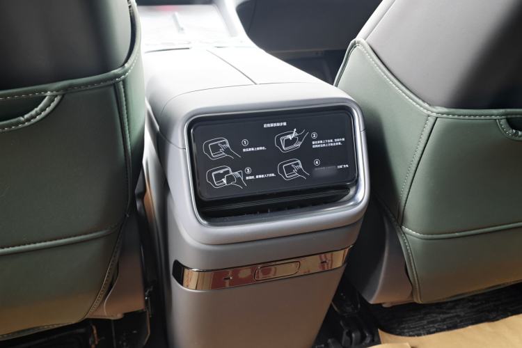 Used Xiaomi Auto YU7 2025 Ultra-Long Range Rear-Wheel Drive Version Interior 6