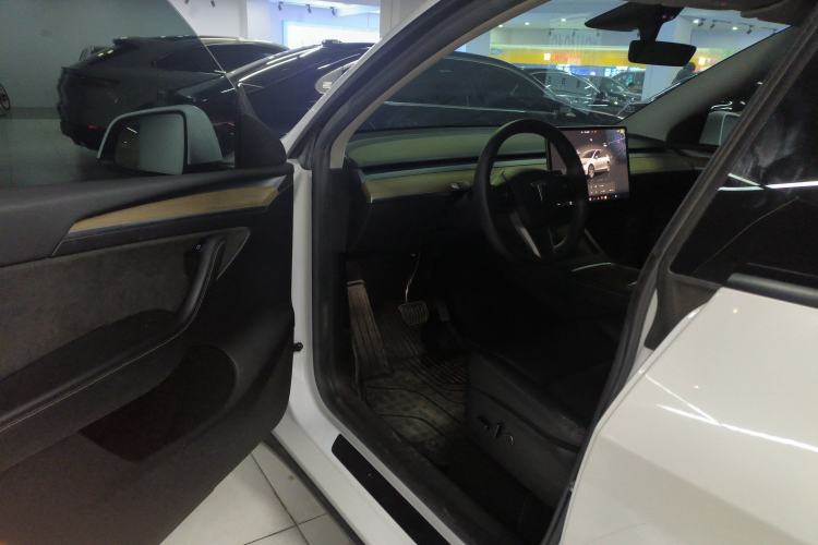 Used Tesla Model Y 2022 Rear-Wheel-Drive Version
