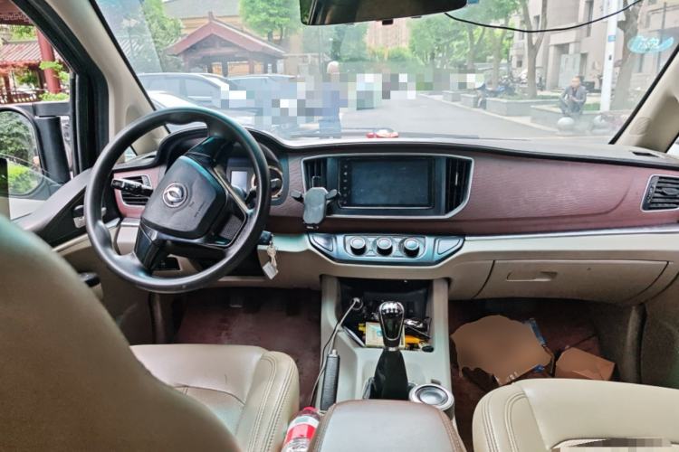 Used FORTHING Lingzhi 2018 M5L 1.6L 7-Seater Luxury Model Center Console