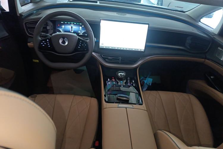 Used Denza D9 2022 DM-i 970 Four-Wheel Drive Flagship Model