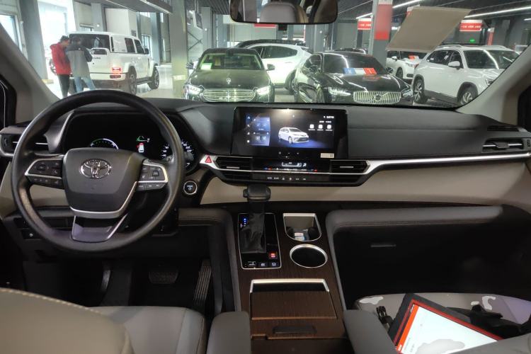 Used Toyota Granvia 2024 2.5L Hybrid Comfort Edition