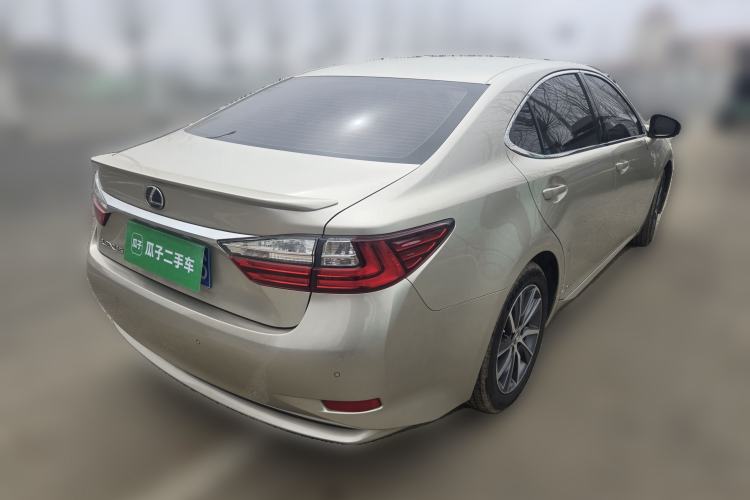 Used Lexus ES 2015 300h Comfort Edition
