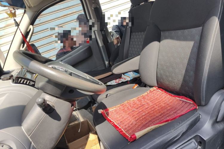 Used SAIC MAXUS Xintu V80 2019 2.5T Classic 6-Speed Manual Van Short Wheelbase Mid-Roof Design 2/3 Seats