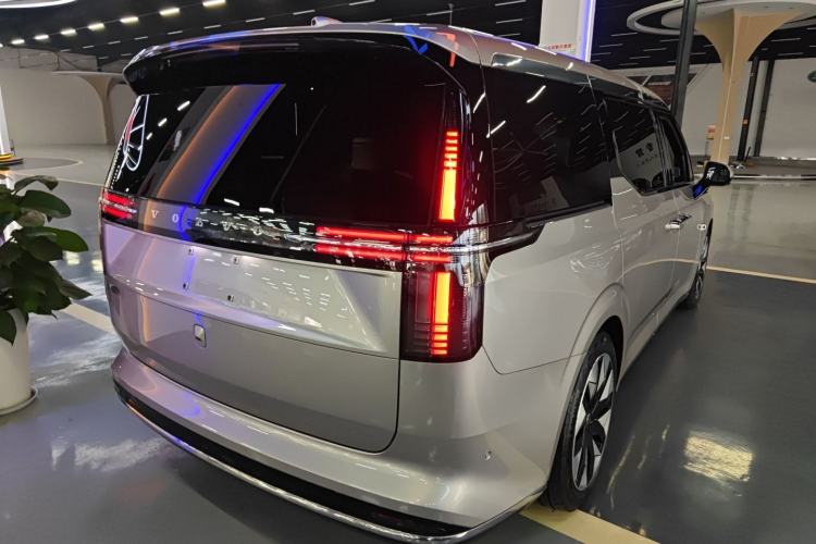 Used Volvo EM90 2025 Ultra Six-Seater