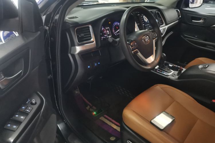 Used Toyota Highlander 2018 2.0T Four-Wheel Drive Knight Edition 7 Seats China VI Standard Driver Seat