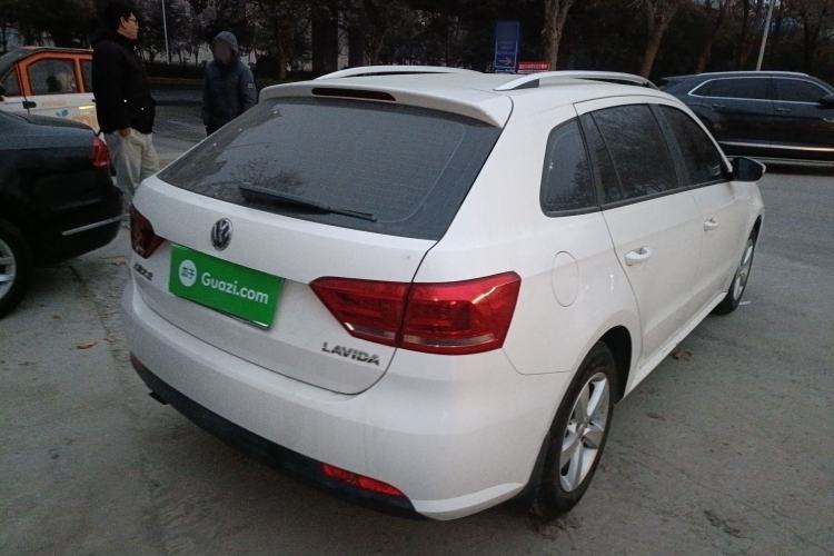 Used Volkswagen Gran Lavida 2013 1.6L Manual Fashion Model
