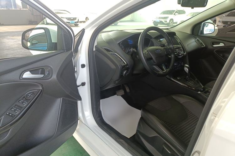 Used Ford Focus 2017 Hatchback 1.6L Automatic Fashion Edition Smart Drive Version
