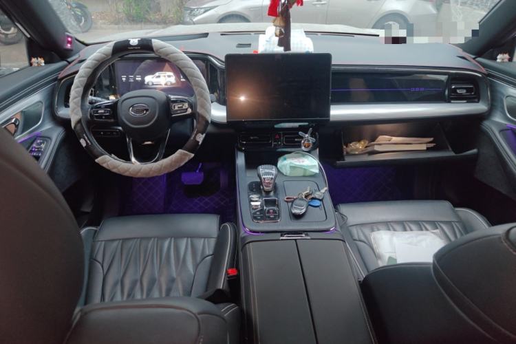 Used GAC Trumpchi GS8 2022 Double-Energy Series 2.0TM Four-Wheel Drive Premium Edition (7 Seats) Center Console