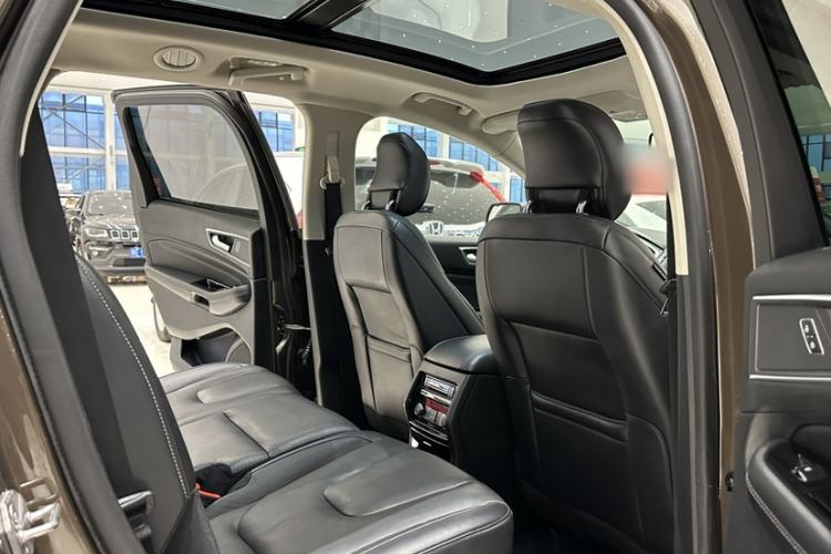 Used Ford Edge 2015 2.0T GTDi Four-Wheel Drive Prestige Model
