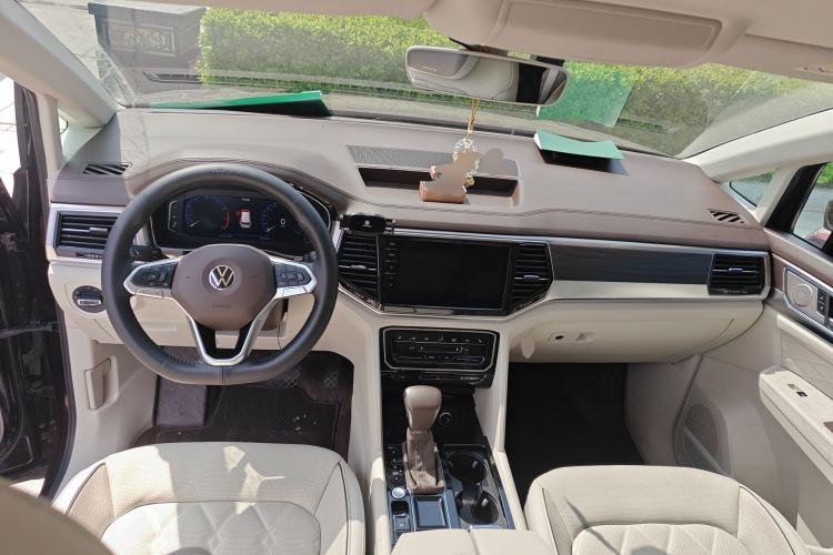 Used Volkswagen Viloran 2020 380TSI Prestige Edition Center Console