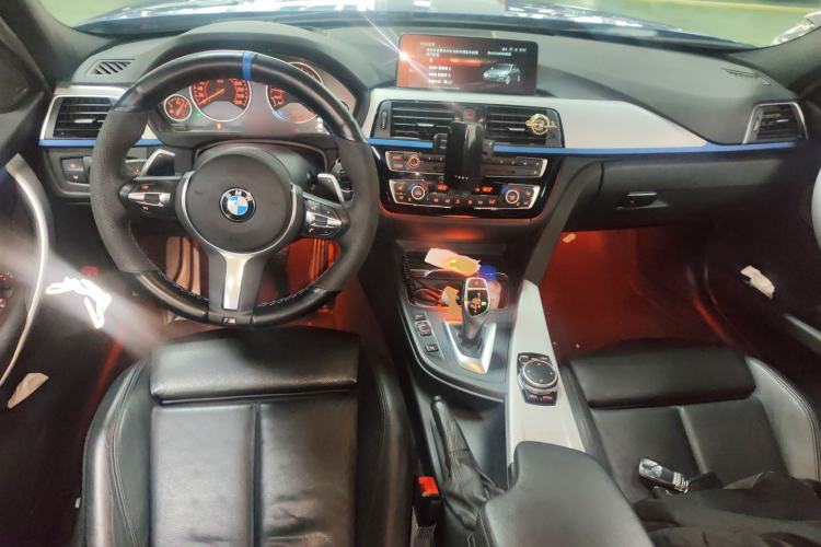 Used BMW 3 Series 2017 330i M Sport Edition Center Console