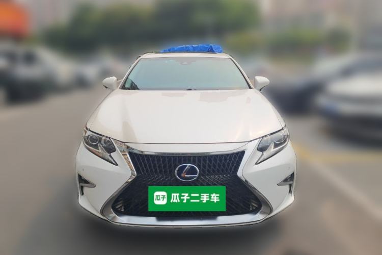 Used Lexus ES 2015 300h Comfort Edition Front