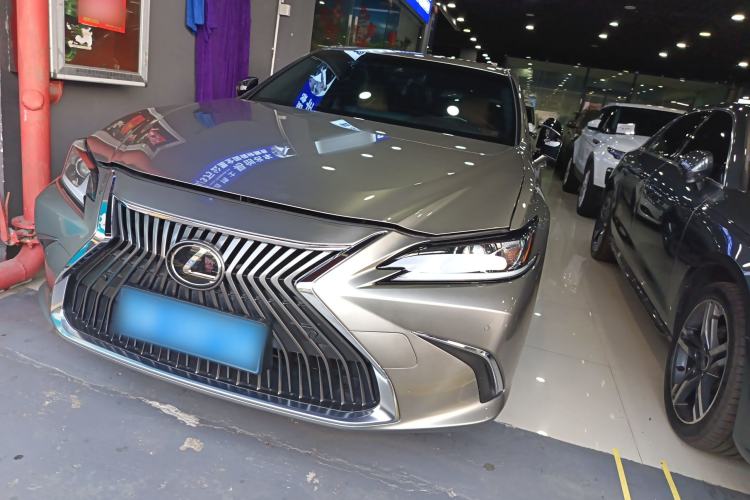 Used Lexus ES 2020 200 Excellence Edition
