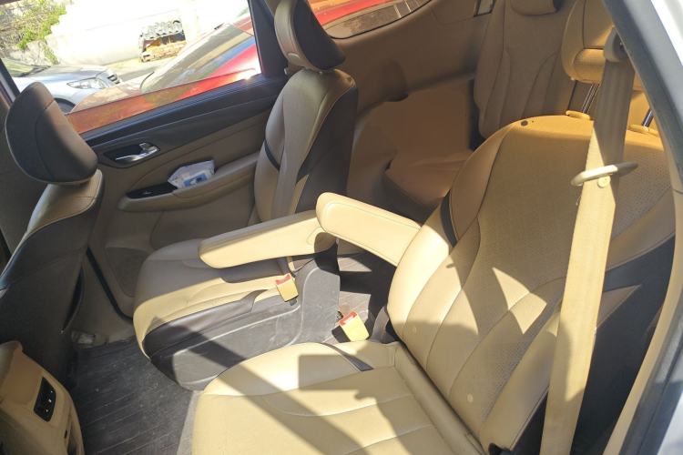 Used Baojun 730 2017 1.8L iAMT Luxury Version 7-Seater