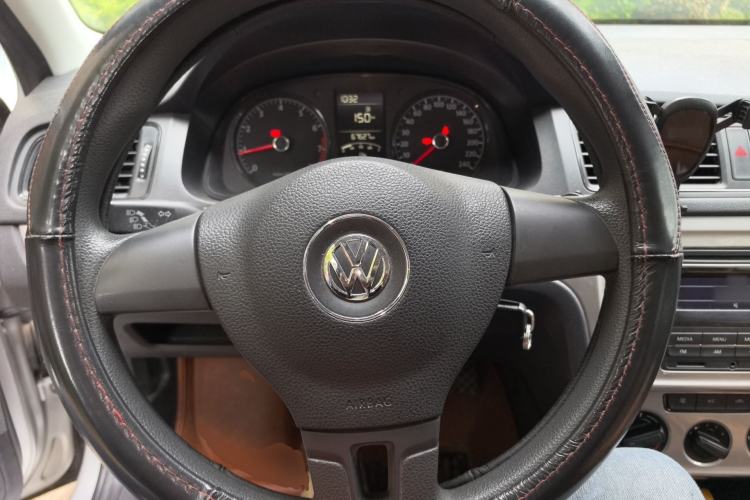 Used Volkswagen Lavida 2013 Revised Classic 1.6L Manual Fashion Edition Steering Wheel