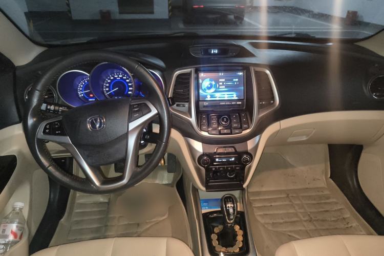 Used CHANGAN Eado 2015 1.6L Manual Luxury Model China IV Standard Center Console