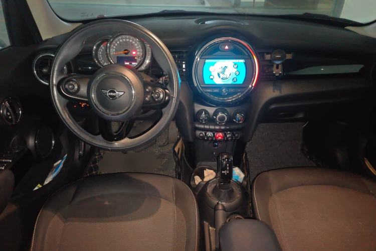 Used MINI 2018 1.5T ONE PLUS Five-Door Edition Center Console