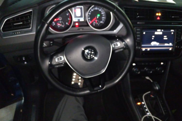 Used Volkswagen Tiguan 2017 280TSI Two-Wheel-Drive Elite Version
