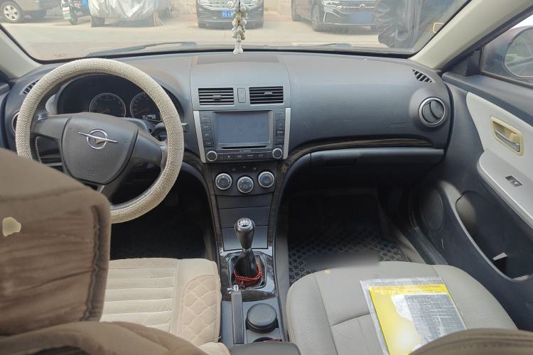 Used Haima Fumei 2011 1.6L Manual Comfort Edition Center Console