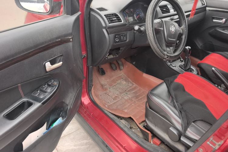 Used Dongfeng Fengon 360 2015 1.5L Manual Luxury 7-Seater China IV Standard
