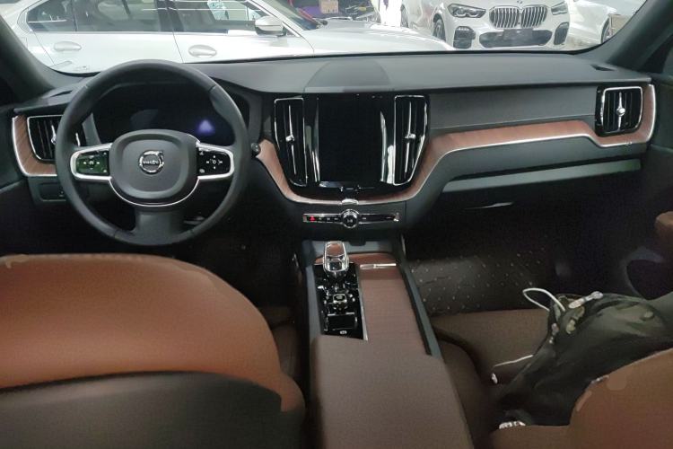 Used Volvo XC60 2025 B5 Four-Wheel Drive Smart & Advanced Luxury Edition