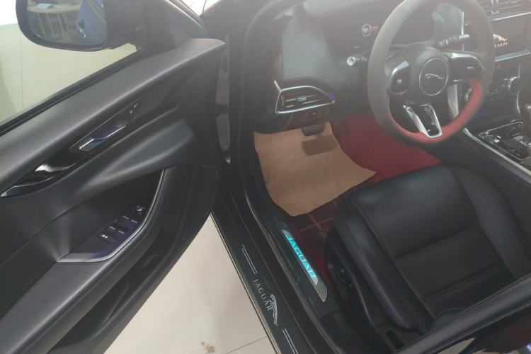 Used Jaguar XEL 2020 2.0T 250 PS SE Tech-Elegant Edition Driver Seat