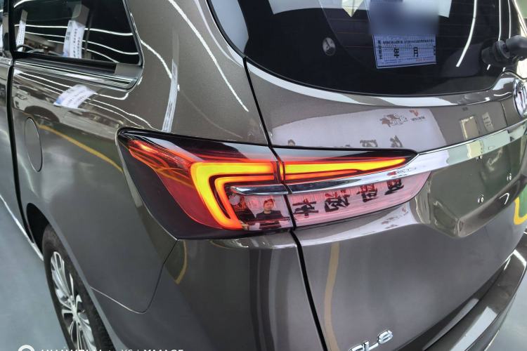 Used Buick GL8 2023 Land Executive Class Comfort Model
