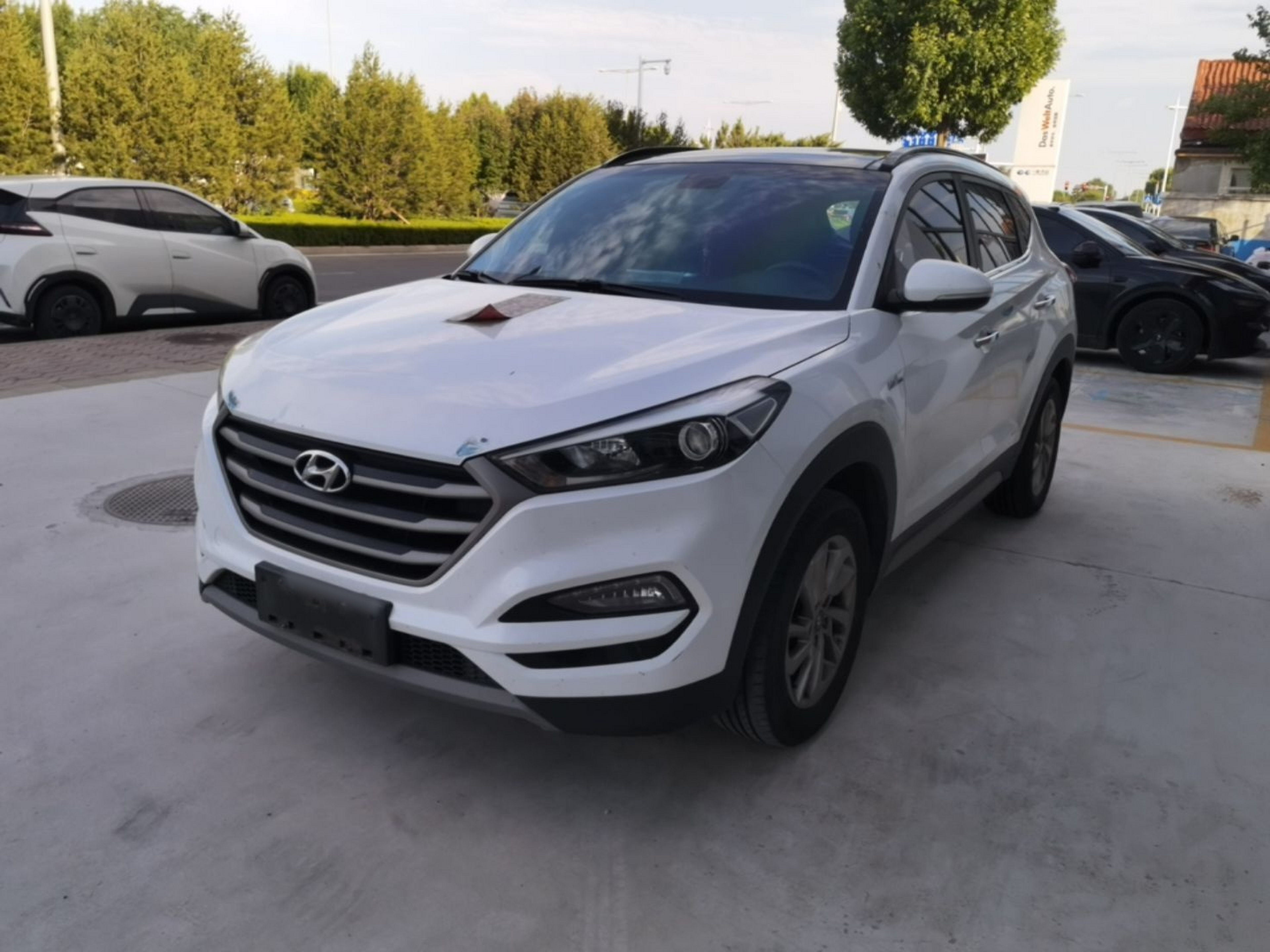 Под передней частью автомобиля