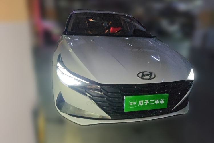Used Hyundai Elantra 2021 1.5L CVT LUX Prestige Edition Front Right 45 Deg