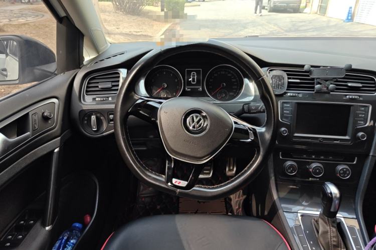 Used Volkswagen Golf 2017 1.6L Automatic Comfort Million-Vehicle Anniversary Edition
