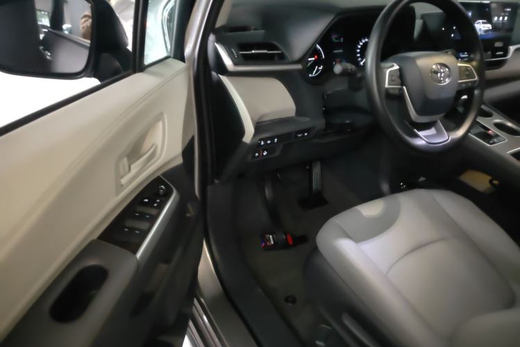 Used Toyota Granvia 2024 2.5L Hybrid Comfort Edition