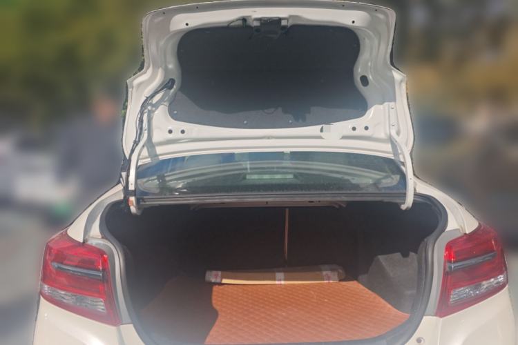 Used Toyota YARiS L Zhi Xiang 2017 1.5G CVT Xuan Dong Skyroof Edition Trunk